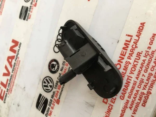 8J0955988G | Isıtmalı Sağ Ön Cam Fiskiye Memesi | VW CC, Passat - Audi A3, A4, A6, A8 VAG